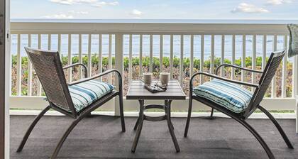 Peaceful Beachfront Oasis-- Walk onto the sand!