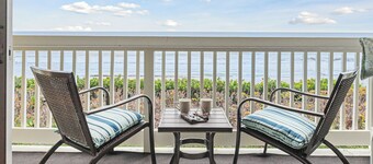 Peaceful Beachfront Oasis-- Walk onto the sand!