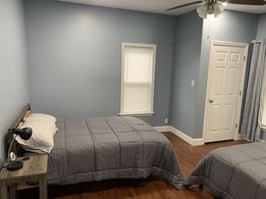3 bedrooms, internet, bed sheets
