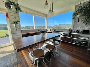 Fridge, microwave, oven, stovetop - Nalya Kangaroo Valley - Stunning house & views (Kangaroo Valley)