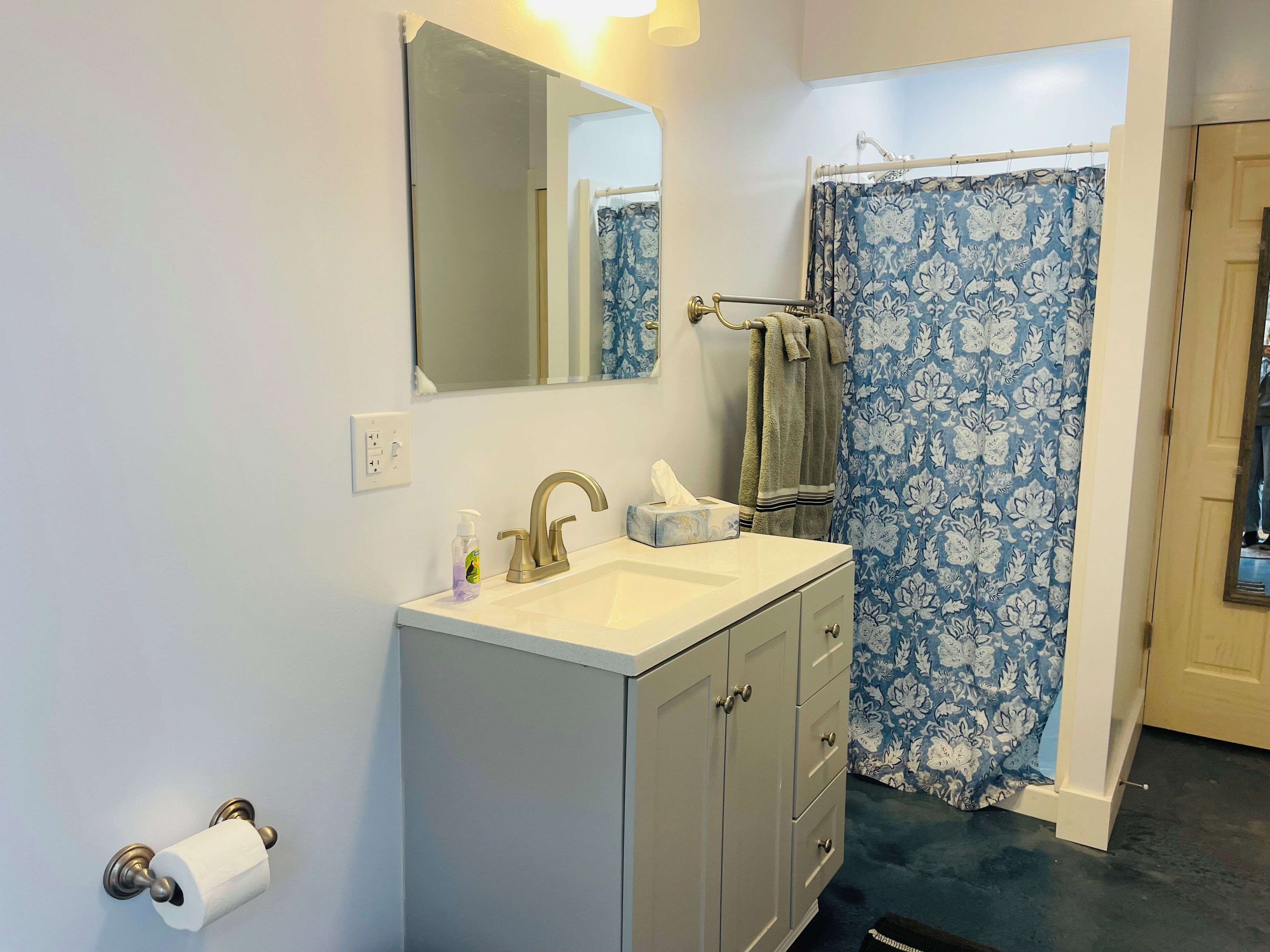 Dusche, Handtücher, Seife, Shampoo