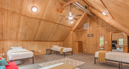 Private Large Cabin Retreat Near Lake Murray Oklahoma. Clean and Well Maintained