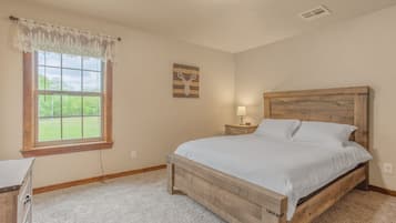 4 soverom, skrivebord, strykejern/-brett og wi-fi (inkludert)