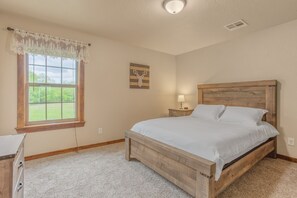 4 bedrooms, desk, iron/ironing board, free WiFi