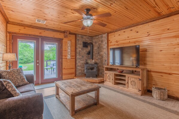 Smart TV, fireplace, DVD player, ping pong