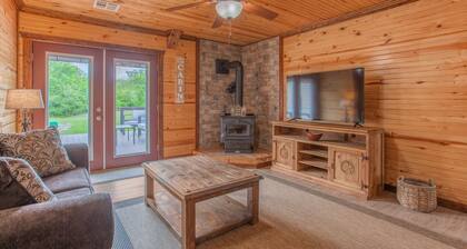 Private Large Cabin Retreat Near Lake Murray Oklahoma. Clean and Well Maintained