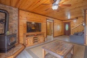 Smart TV, fireplace, DVD player, ping pong