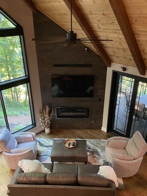 Smart TV, fireplace, stereo