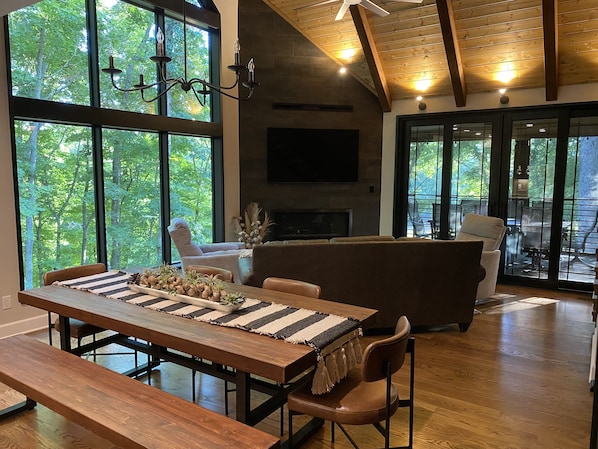 Smart TV, fireplace, stereo