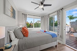 4 Schlafzimmer, Schreibtisch, Bügeleisen/Bügelbrett, Reisekinderbett