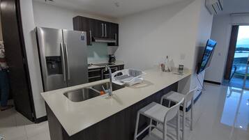 Fridge, microwave, oven, stovetop