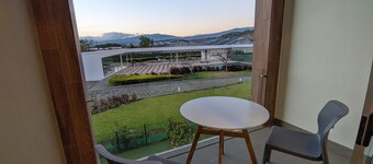 Best Location in Santa Ana - Great Views AC|GYM|Pool