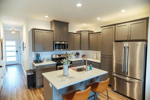 Modern and Bright South Salem Townhome Getaway with Game Room