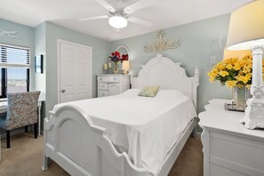 Room - Superb oceanfront condo w/pool, sundeck, private balcony near pier for fishing, walking, crabbing (North Myrtle Beach)