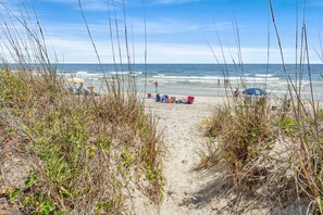 On the beach - Your Classic Oceanfront Retreat in North Myrtle Beach! (North Myrtle Beach)