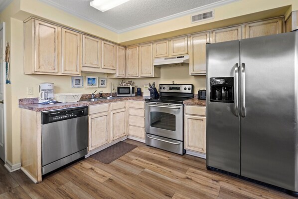 Fridge, microwave, oven, stovetop - Your Classic Oceanfront Retreat in North Myrtle Beach! (North Myrtle Beach)