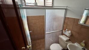 Dusche, Handtücher, Seife, Toilettenpapier