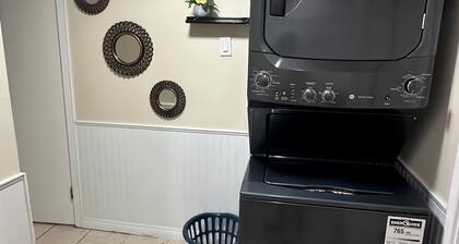 Bright1 BR suite w/ free parking & wifi & Netflix & all basic amenities