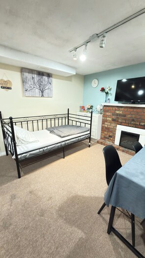 1 makuuhuone, silitysrauta/-lauta, ilmainen Wi-Fi, vuodevaatteet