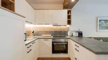 Kühlschrank, Ofen, Herdplatte, Geschirrspüler
