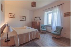 1 bedroom, WiFi - FARMHOUSE QUERCETO - APARTMENT SUNFLOWER (Gubbio)