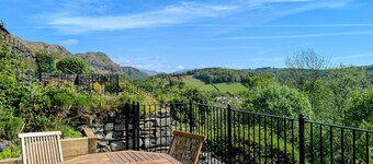Coniston View, village cottage with gorgeous lake views