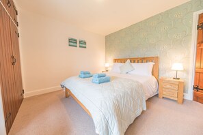 2 室のベッドルーム、アイロン / アイロン台、WiFi、ベッドシーツ