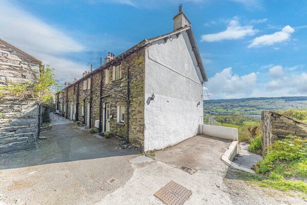 Property grounds - Old Quarry Cottage - elevated village location - lake views (Coniston)