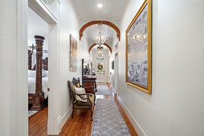 4 Schlafzimmer, Schreibtisch, Bügeleisen/Bügelbrett, Reisekinderbett