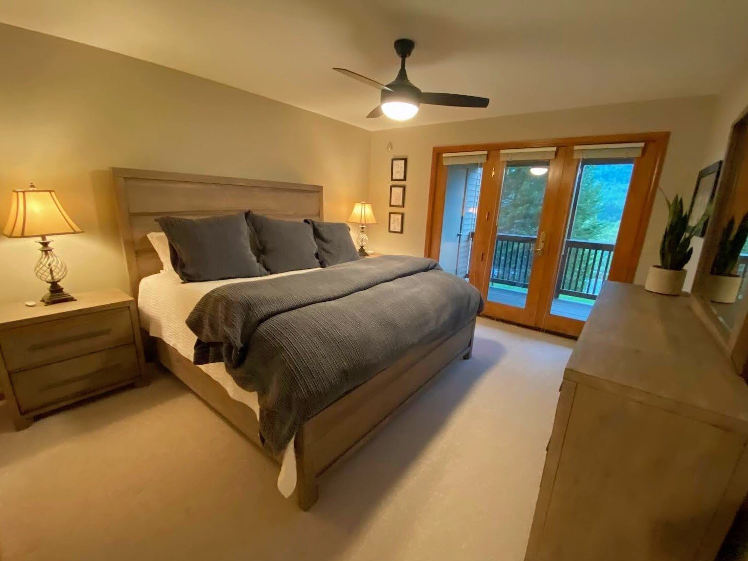 5 bedrooms, iron/ironing board, WiFi (free), bed sheets
