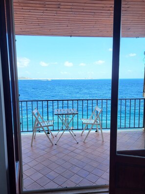 Interior - Beach house over the sand with an amazing view of Sicily (Villa San Giovanni)
