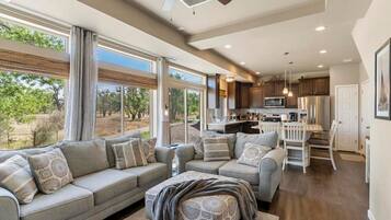 Smart TV, videojuegos, futbolito, libros