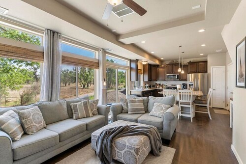 Stylish 3 Bedroom Home with Rooftop Deck