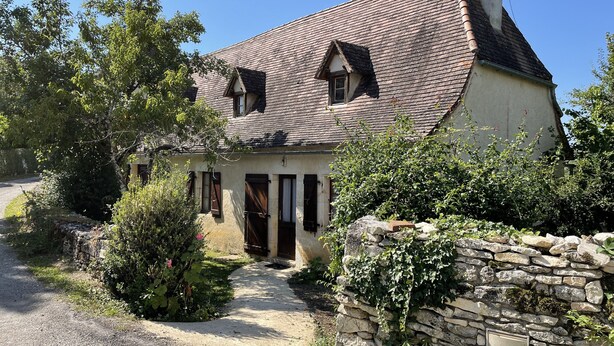 A two-story house with a stone wall and a gravel driveway. - Country house near Cabreret (Orniac)