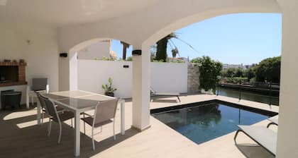 VALIRA 20D - Belle villa avec piscine et amarre