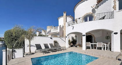 VALIRA 20D - Belle villa avec piscine et amarre