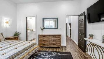 4 Schlafzimmer, Bügeleisen/Bügelbrett, Reisekinderbett, WLAN