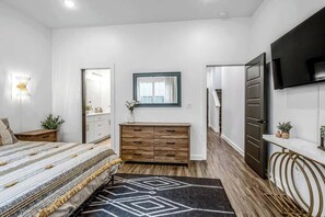 4 Schlafzimmer, Bügeleisen/Bügelbrett, Reisekinderbett, WLAN