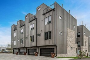 Exterior - June’s Home • Near Broadway • Rooftop (Nashville)