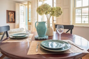 Dining - FANCY RIBEIRA PORTO - Charming flat located in the most emblematic area of Porto (Porto)