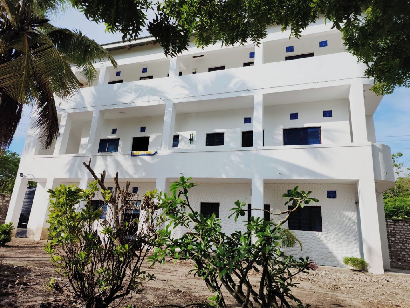 المنشأة من الخارج