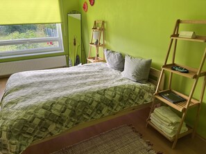 1 chambre, fer et planche à repasser, accès Internet, draps fournis