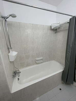 Een bad/douchecombinatie