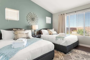 3 間睡房、可攜式嬰兒床、Wi-Fi、床單