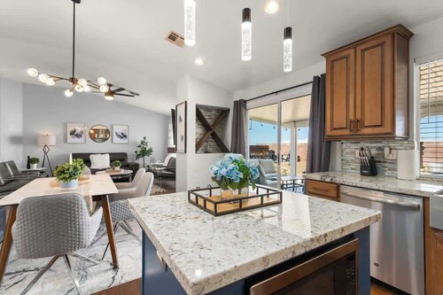 Peaceful & Modern 3 BR Las Vegas Home w/ Hot Tub!