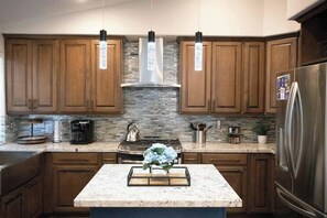 雪櫃、微波爐、焗爐、爐具