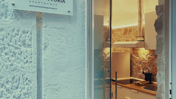 A sign for Nonna Vittoria Apartments with a website URL. - Nonna Vittoria Apartments, Renovated apartments in Puglia (Mola di Bari)