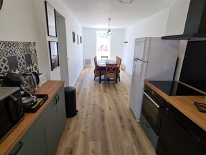 Réfrigérateur, micro-ondes, lave-vaisselle