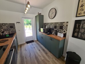 Køleskab, mikrobølgeovn, opvaskemaskine