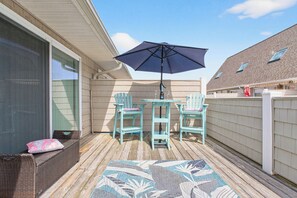 Outdoor dining - Ocean Isle Beach Getaway Is A Slice Of Heaven (Ocean Isle Beach)